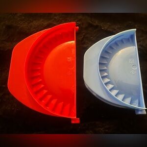 2 PC DOUGH PRESS 4-5" RED & BLUE PLASTIC FOR TURNOVERS  DUMPLINGS EMPANADAS